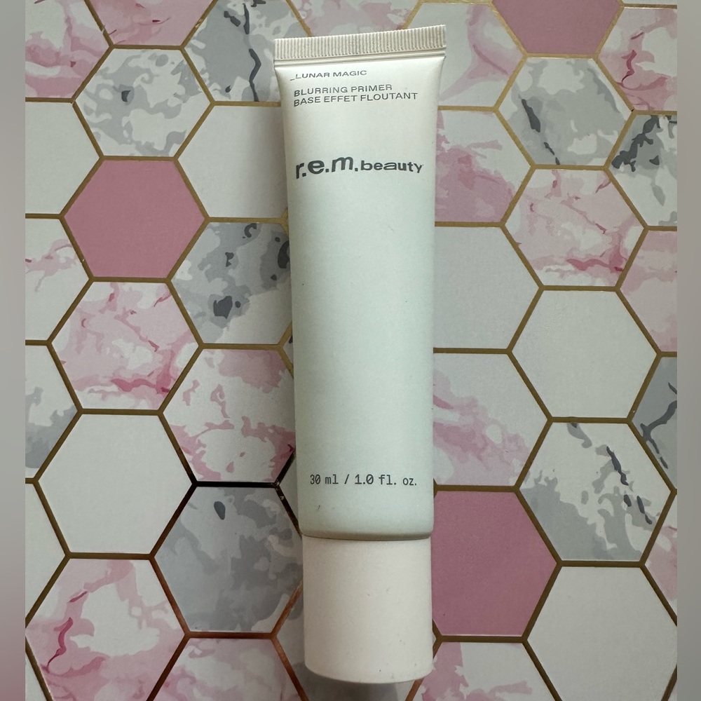 R.E.M. BEAUTY Lunar Magic Blurring Primer